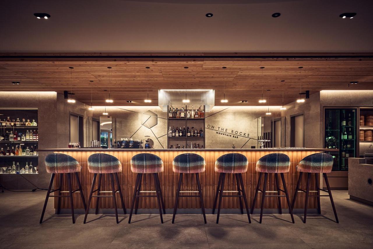 Falkensteiner Hotel Kronplatz - The Leading Hotels Of The World (Adults Only) ริสโคเน ภายนอก รูปภาพ The bar at the 1011 Hotel