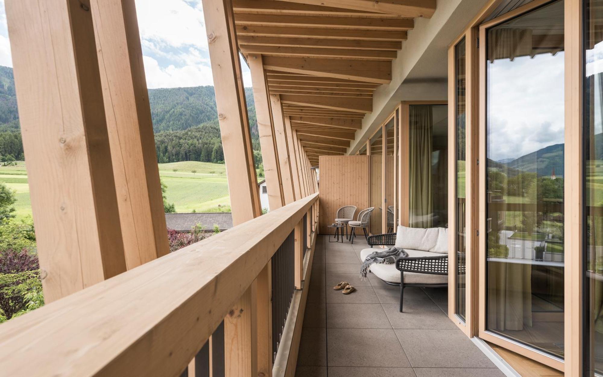 Falkensteiner Hotel Kronplatz - The Leading Hotels Of The World (Adults Only) ริสโคเน ห้อง รูปภาพ The balcony of a suite