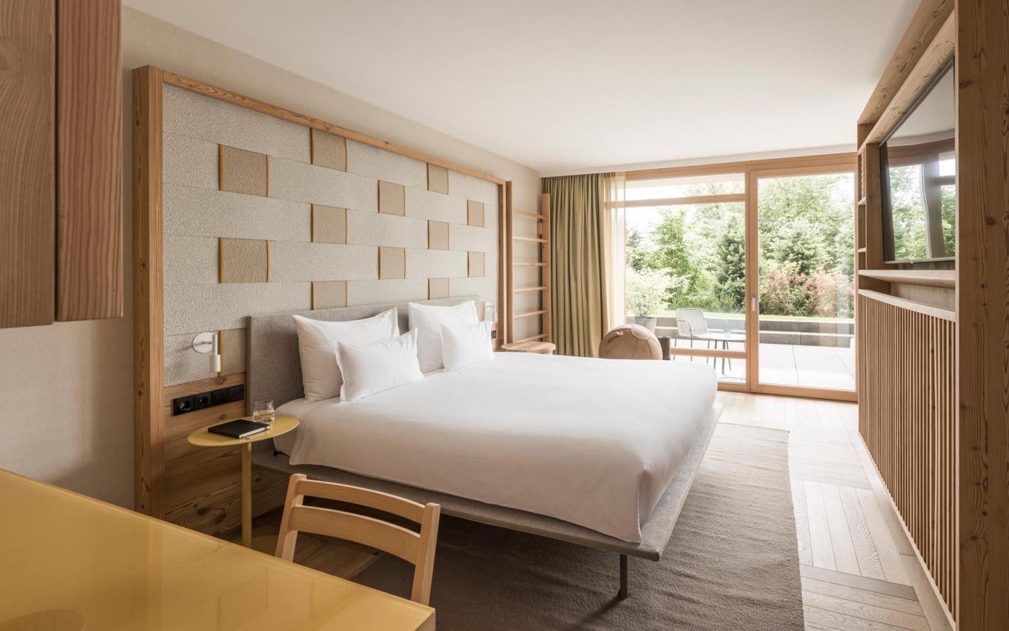 Falkensteiner Hotel Kronplatz - The Leading Hotels Of The World (Adults Only) ริสโคเน ภายนอก รูปภาพ A room at the hotel