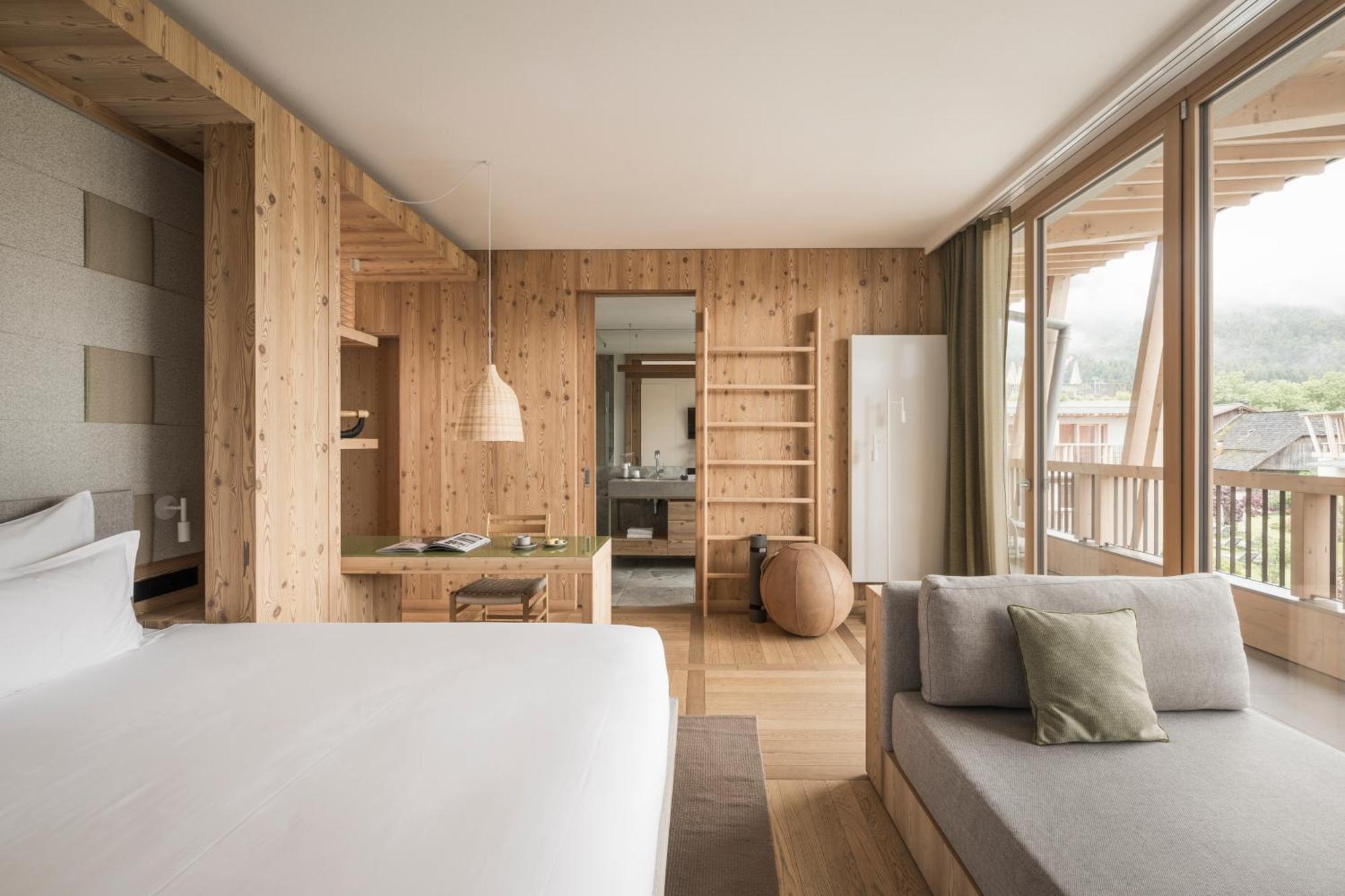 Falkensteiner Hotel Kronplatz - The Leading Hotels Of The World (Adults Only) ริสโคเน ห้อง รูปภาพ A room at the 7132 Summit