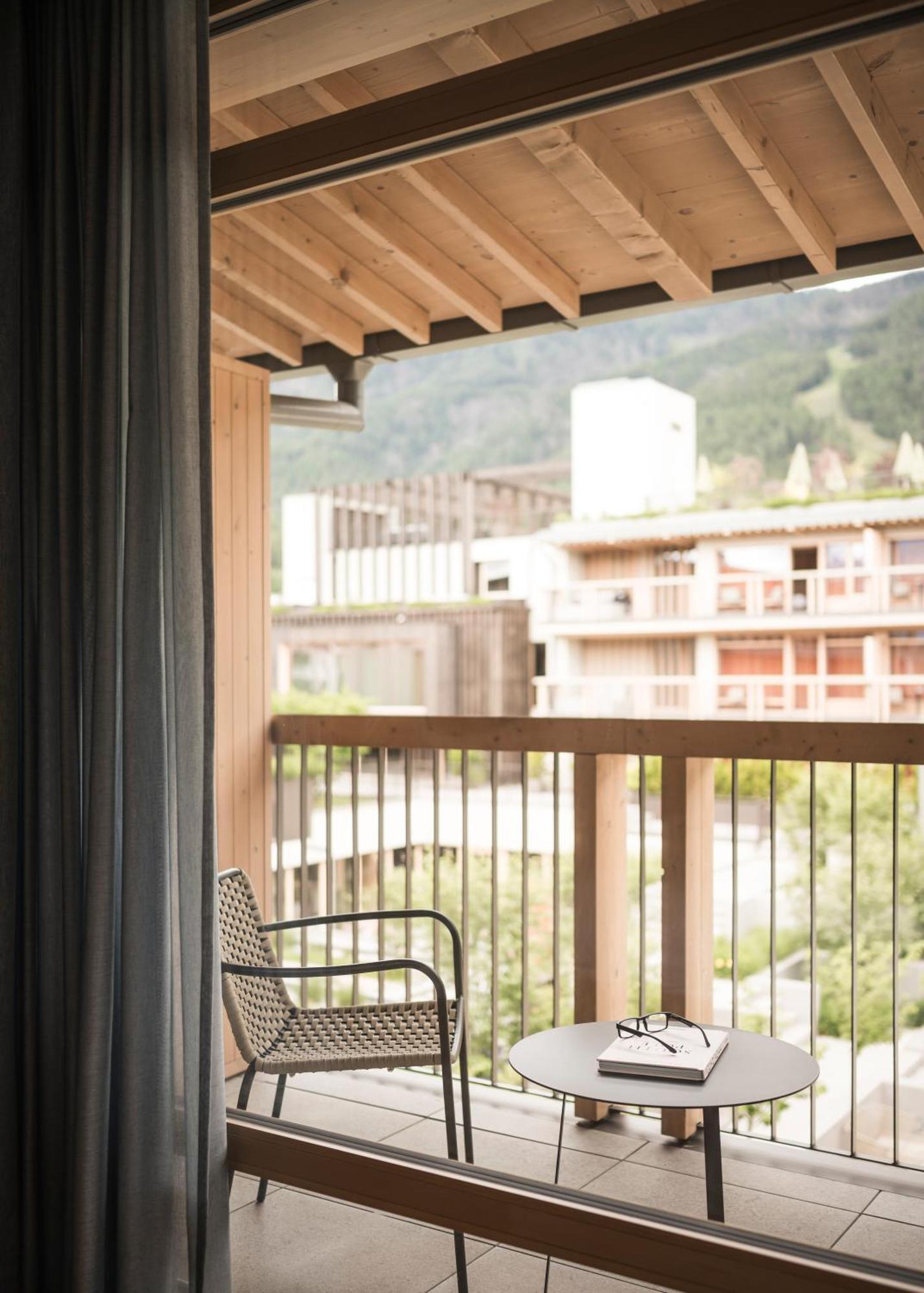 Falkensteiner Hotel Kronplatz - The Leading Hotels Of The World (Adults Only) ริสโคเน ห้อง รูปภาพ A balcony