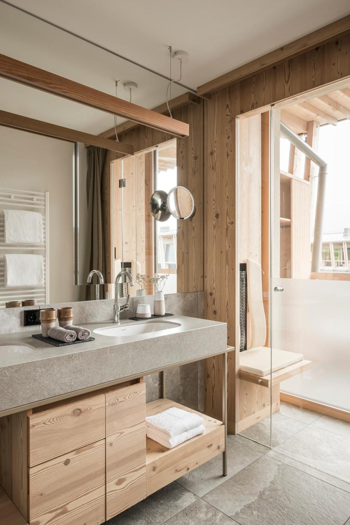 Falkensteiner Hotel Kronplatz - The Leading Hotels Of The World (Adults Only) ริสโคเน ห้อง รูปภาพ Bathroom