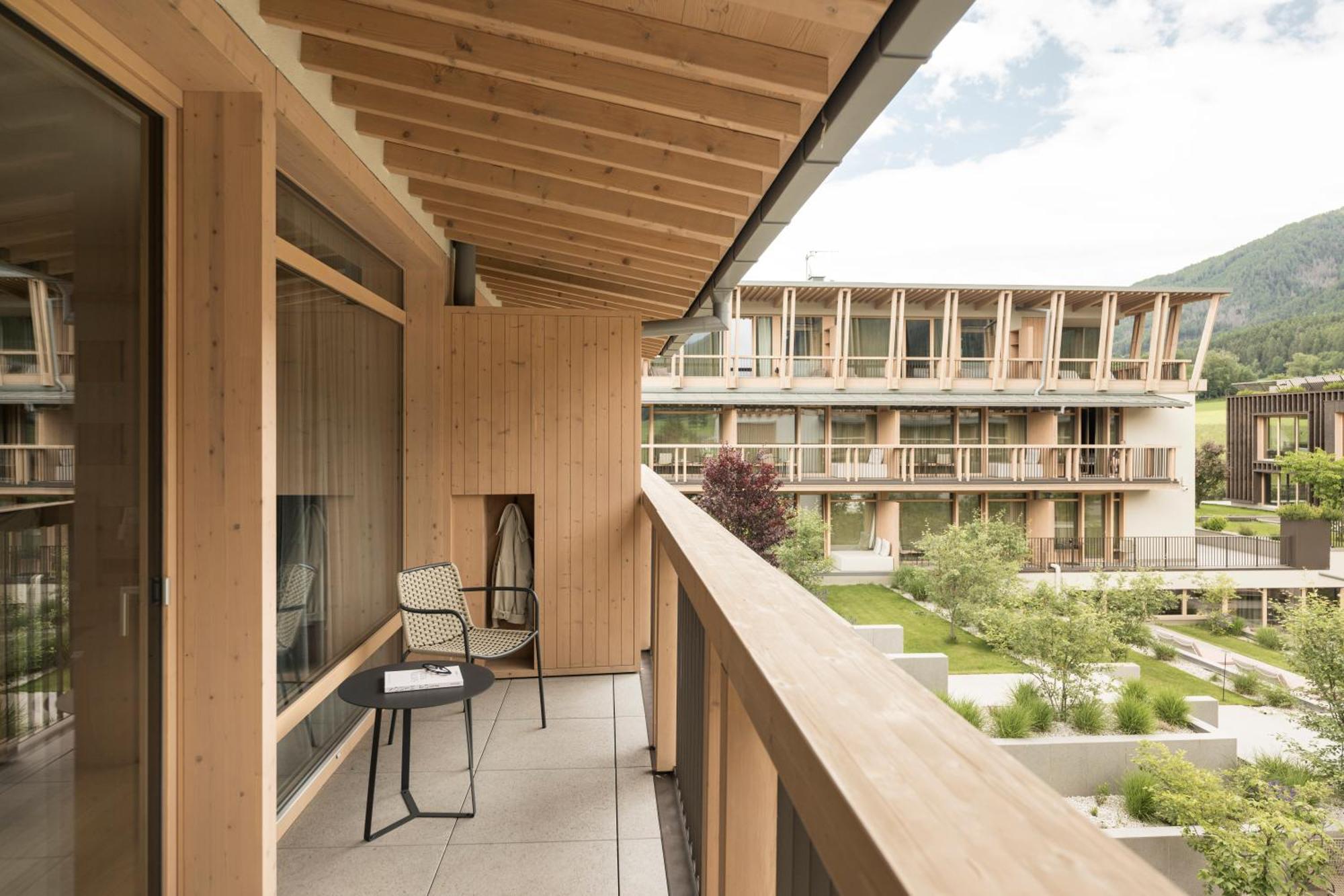 Falkensteiner Hotel Kronplatz - The Leading Hotels Of The World (Adults Only) ริสโคเน ภายนอก รูปภาพ The balcony of a room at the Hotel